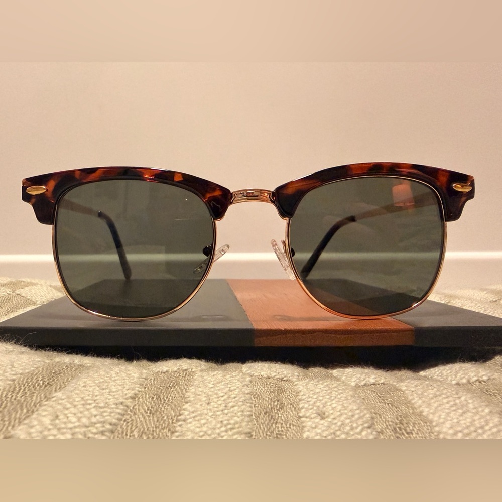 Kenneth Cole Reaction Mens Square Tortoise Sunglasses, Green Lens KC1330 52N